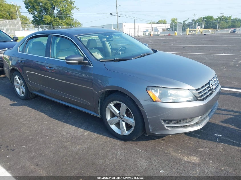2013 VOLKSWAGEN PASSAT 2.0L TDI SE