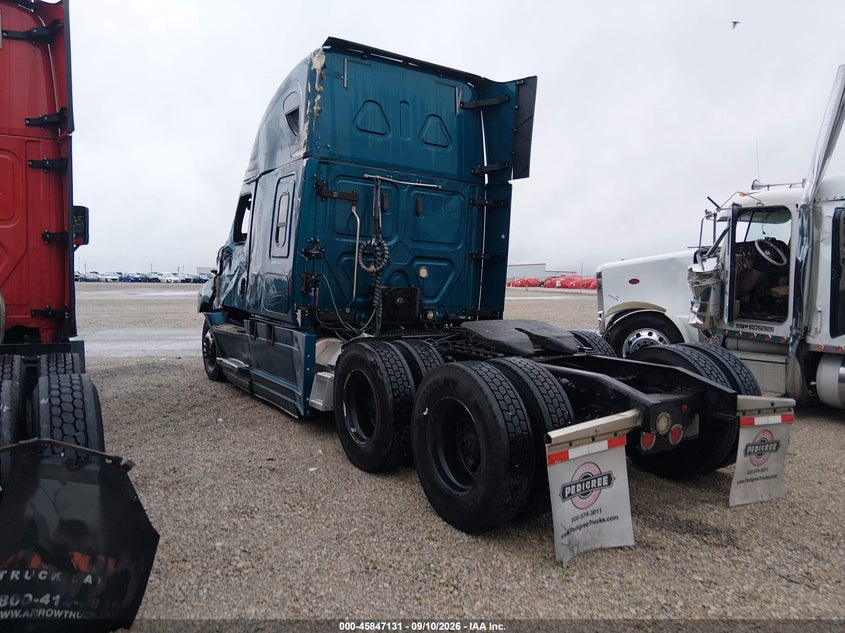 2019 FREIGHTLINER NEW CASCADIA 126 auction photo 3