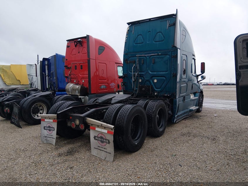 2019 FREIGHTLINER NEW CASCADIA 126 auction photo 4