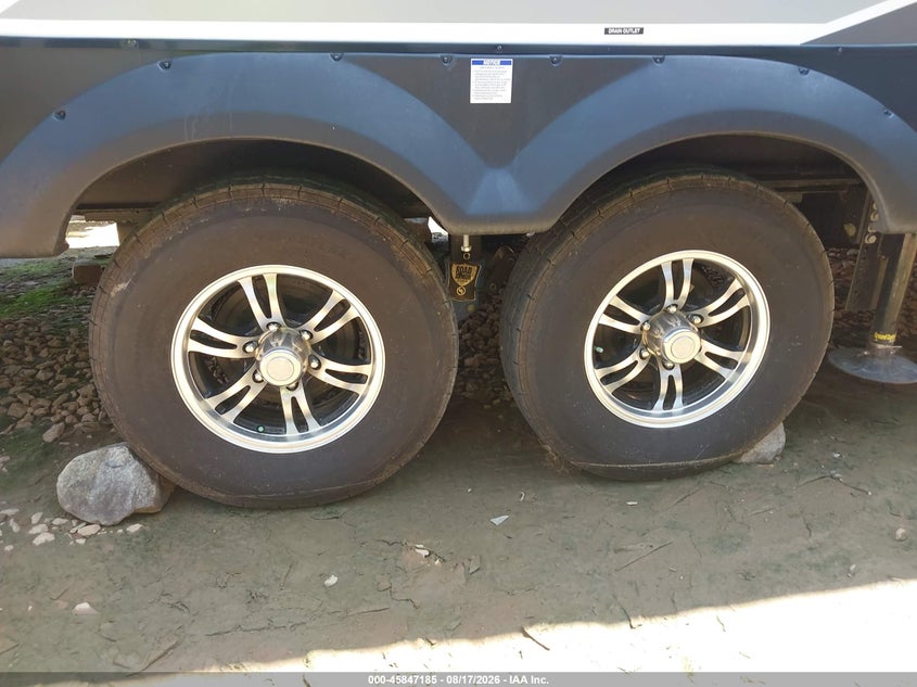 2021 COACHMEN CHAPARRAL LITE auction photo 7
