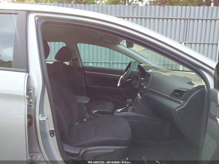 2020 HYUNDAI ELANTRA auction photo 5