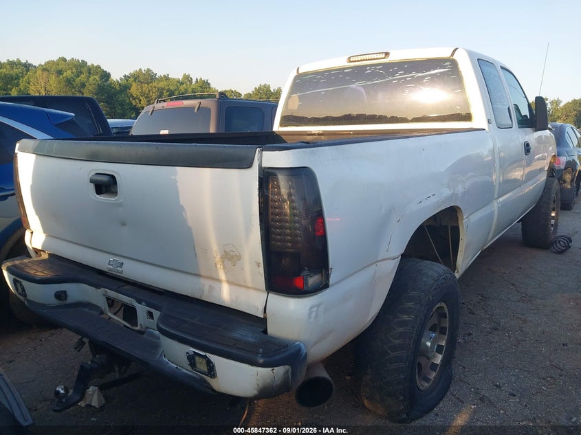 2005 CHEVROLET SILVERADO PICKUP 6.0L V-8 300HP