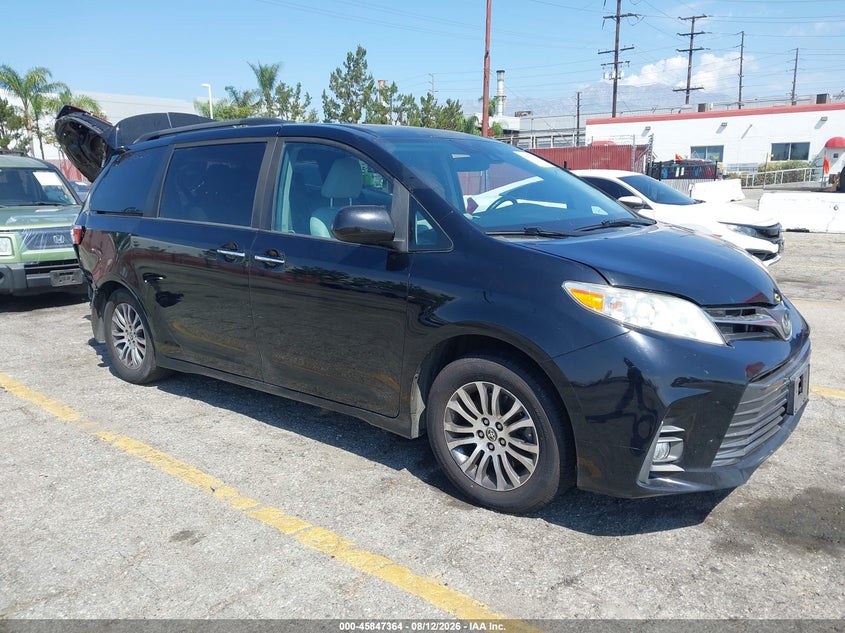 TOYOTA SIENNA - zdjęcie 1