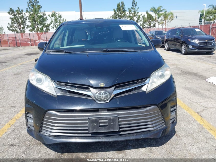 TOYOTA SIENNA - zdjęcie 13