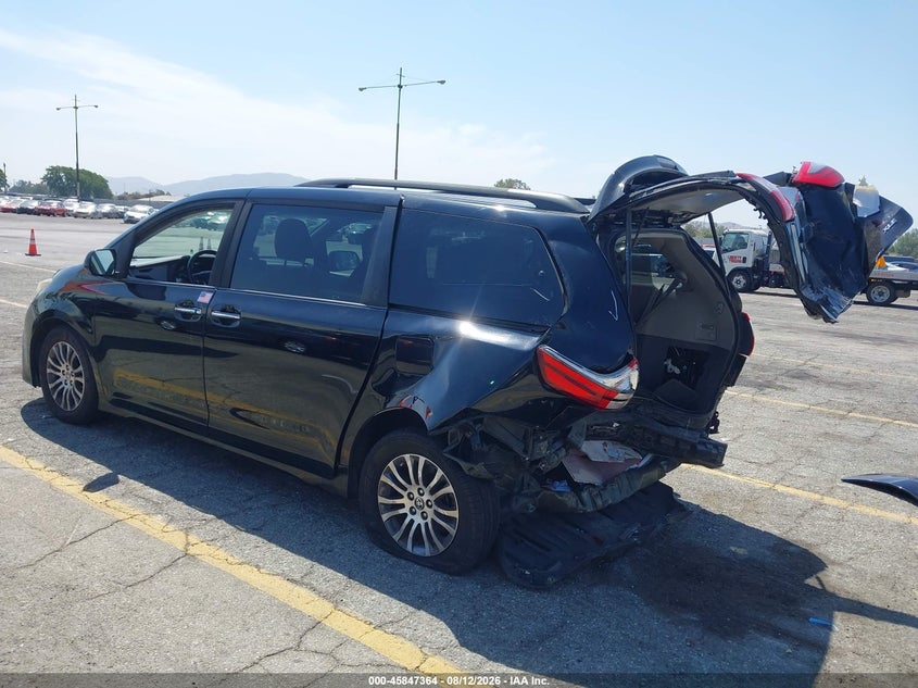 TOYOTA SIENNA - zdjęcie 3