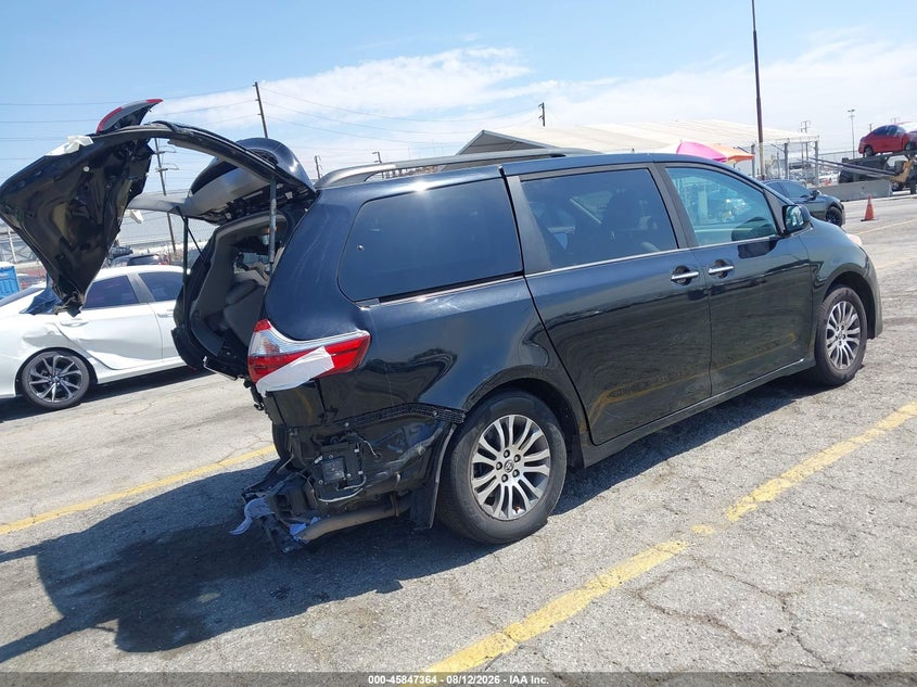 TOYOTA SIENNA - zdjęcie 4