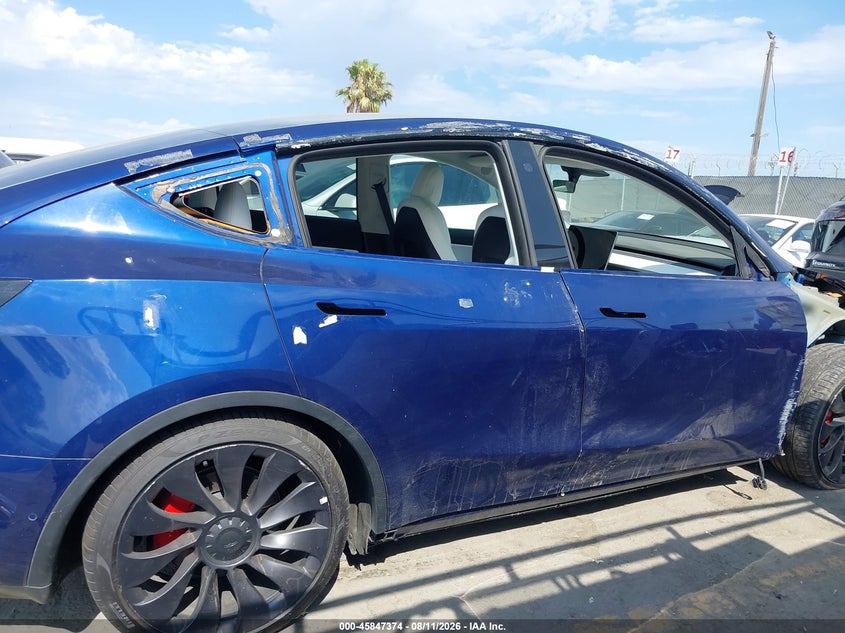TESLA MODEL Y 2022 VIN 7SAYGDEF2NF491542