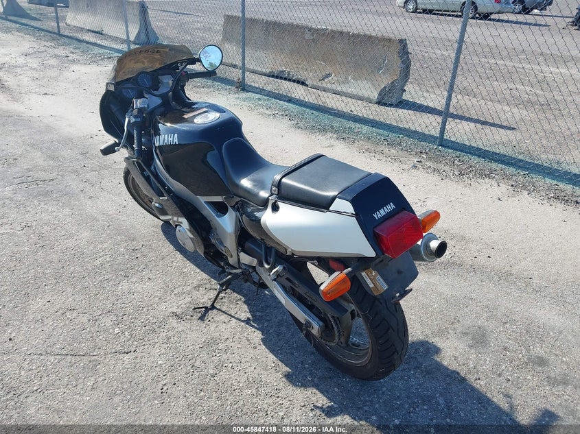 1998 YAMAHA FZR600 auction photo 3