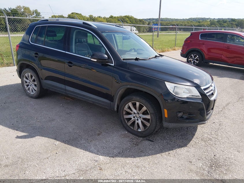 2010 VOLKSWAGEN TIGUAN auction photo 1