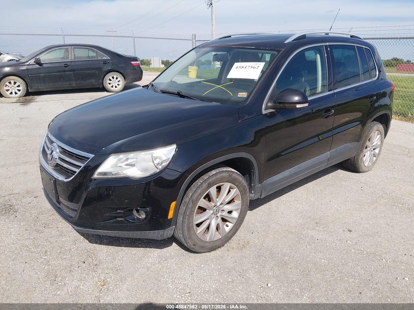 2010 VOLKSWAGEN TIGUAN auction photo 2