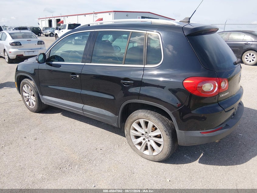 2010 VOLKSWAGEN TIGUAN auction photo 3