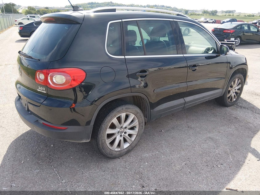 2010 VOLKSWAGEN TIGUAN auction photo 4