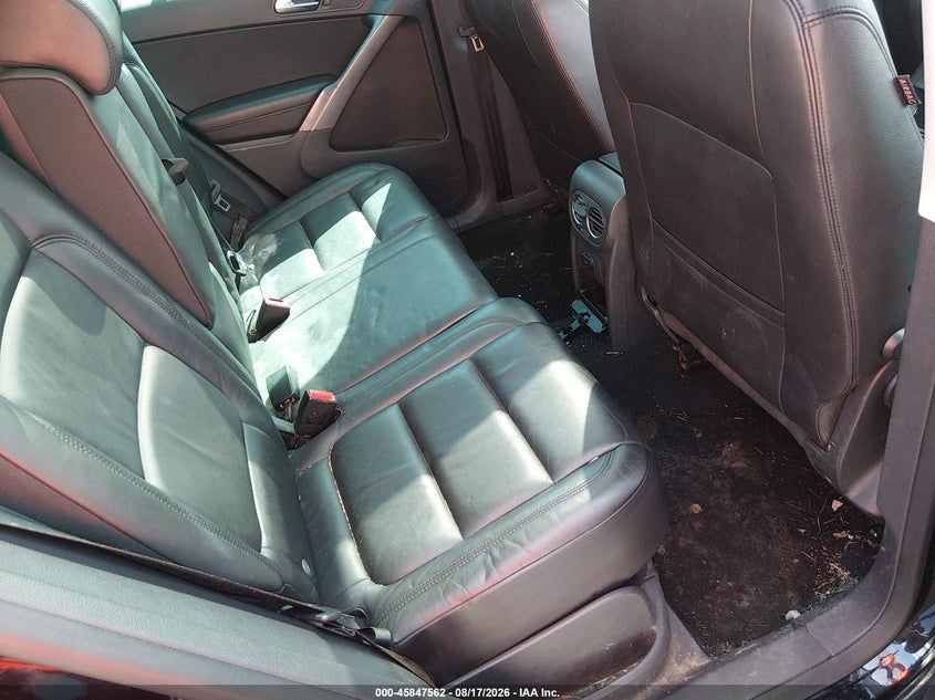 2010 VOLKSWAGEN TIGUAN auction photo 8