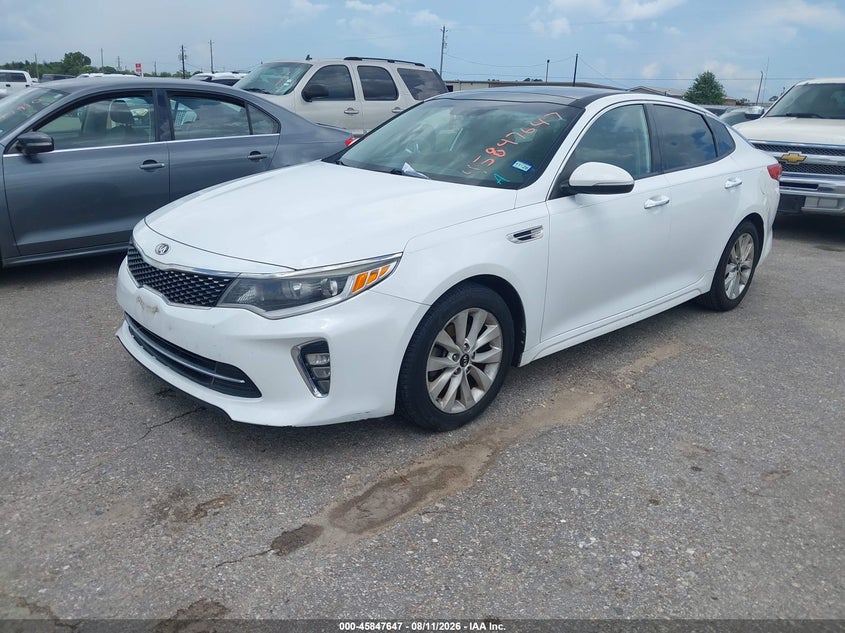 2018 Kia Optima, Normal Wear & Tear, IAAI, VIN 5XXGT4L31JG245487 — photo 2