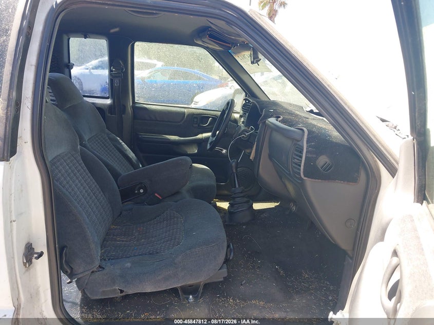 1998 CHEVROLET S-10 auction photo 5