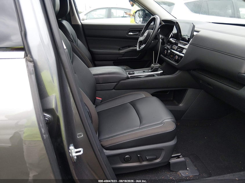 2024 NISSAN PATHFINDER auction photo 5