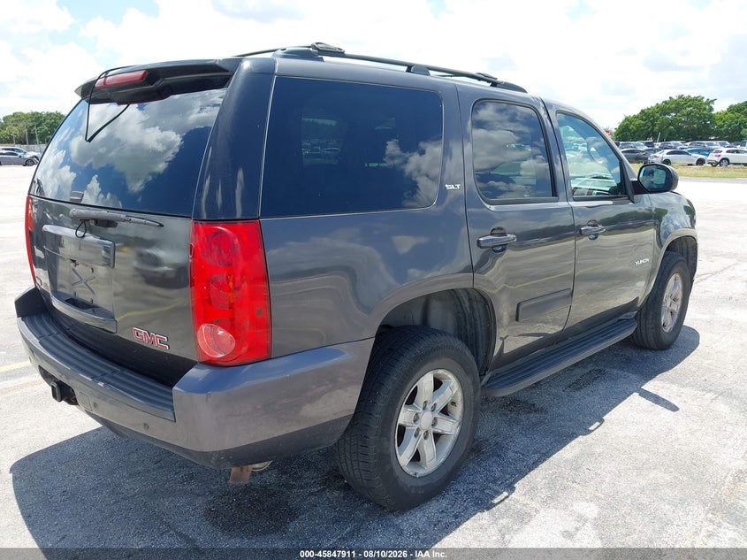 2010 GMC YUKON auction photo 4