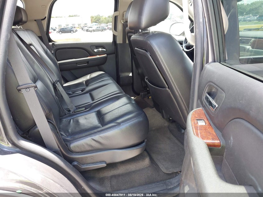 2010 GMC YUKON auction photo 8