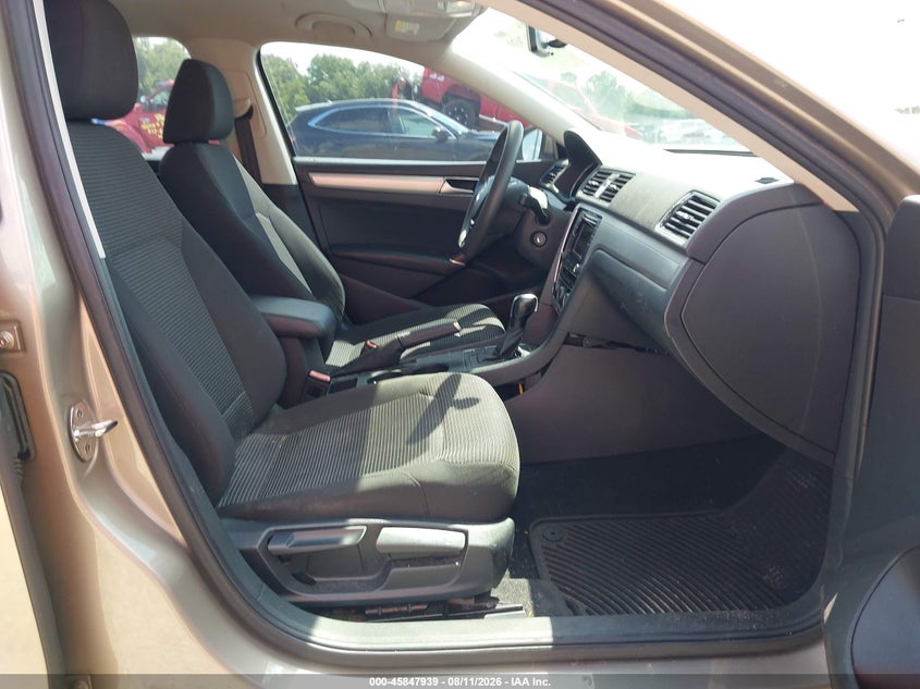 2016 VOLKSWAGEN PASSAT auction photo 5