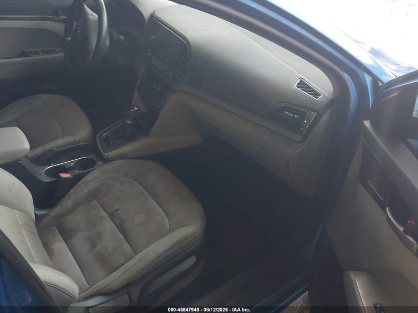 2017 HYUNDAI ELANTRA auction photo 5