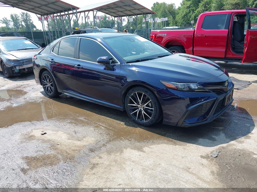 2022 Toyota Camry  (VIN: 4T1G11AK5NU697663)