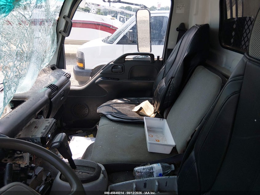 2001 ISUZU NPR auction photo 6