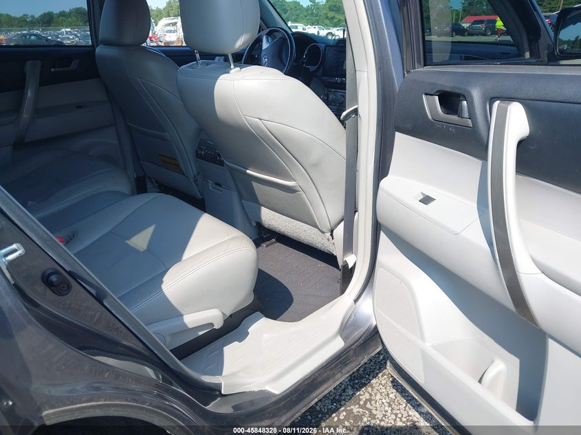 2012 TOYOTA HIGHLANDER auction photo 8