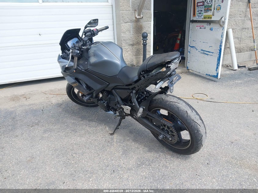 KAWASAKI EX650 2024