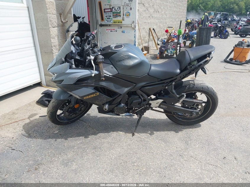 KAWASAKI EX650 2024