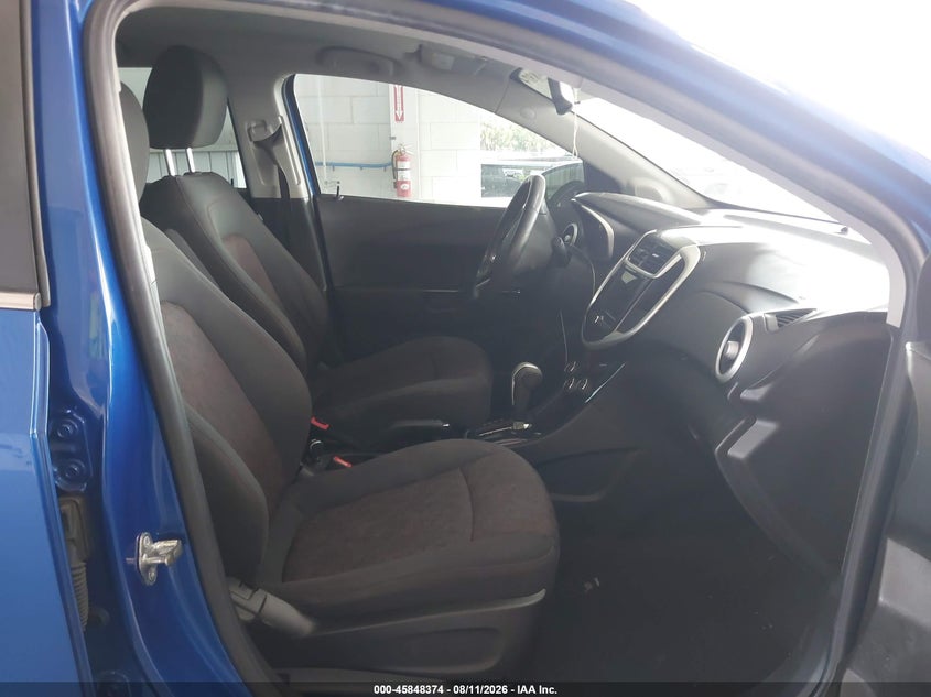 2019 CHEVROLET SONIC auction photo 5