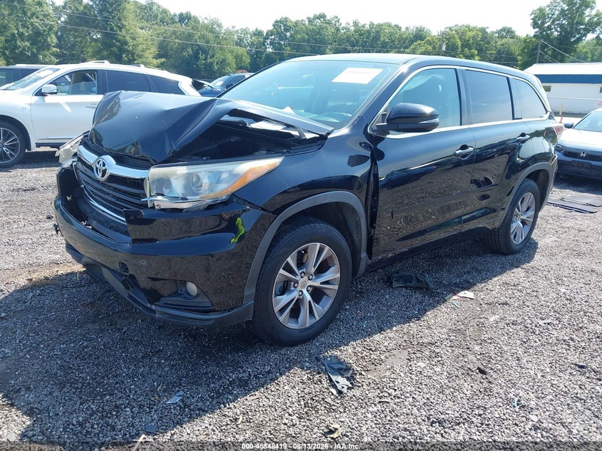 2015 Toyota Highlander, Front & Rear, IAAI, VIN 5TDZKRFH4FS046259 — photo 2