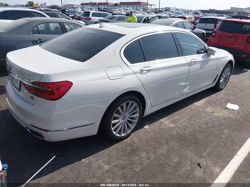Фото 4 - BMW 740I
