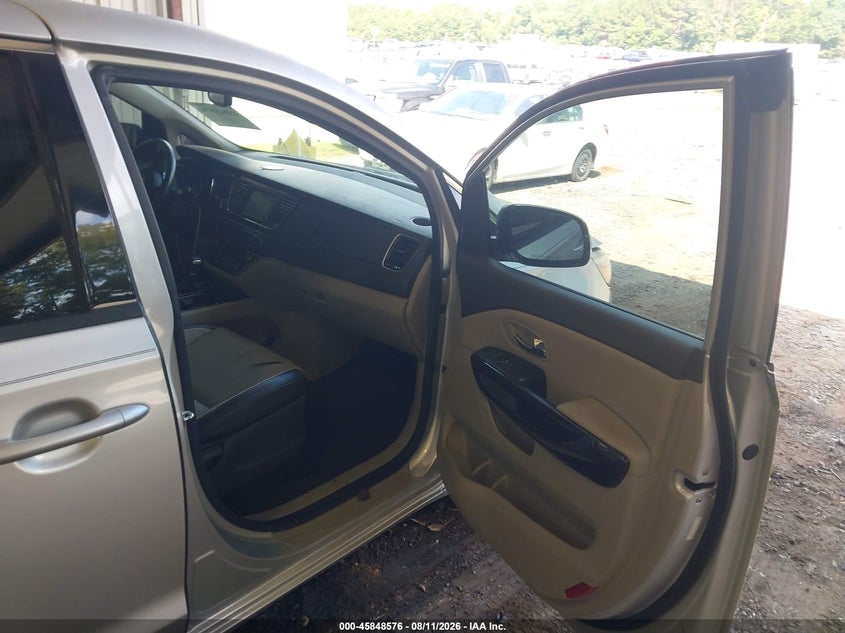 2017 KIA SEDONA auction photo 5