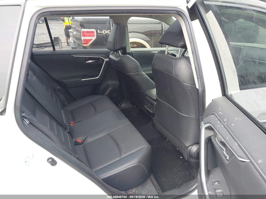 2019 TOYOTA RAV4 auction photo 8