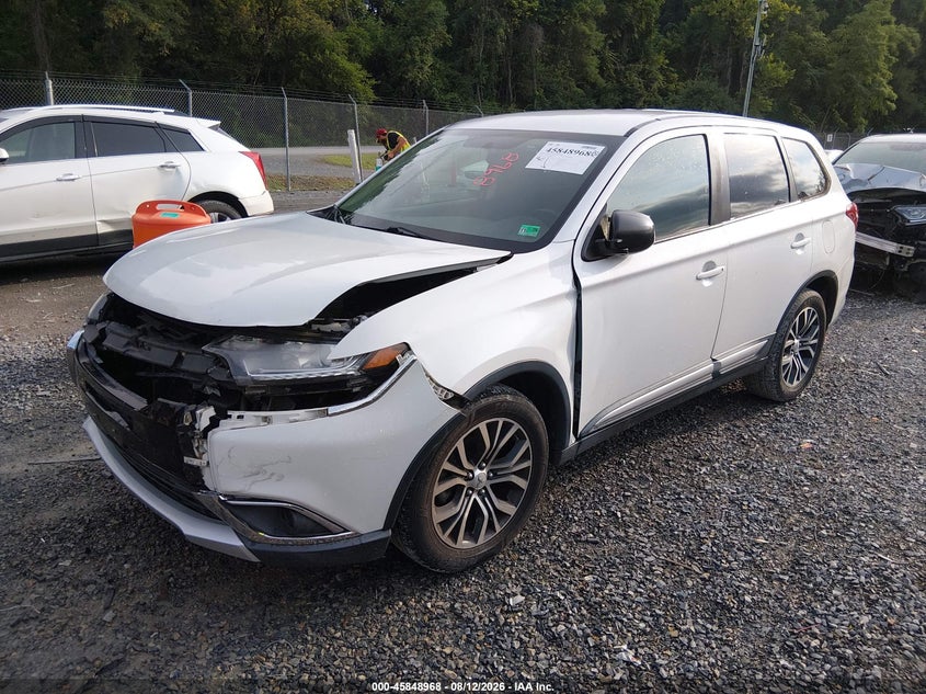 2016 Mitsubishi Outlander, Front End, IAAI, VIN JA4AZ3A37GZ037924 — photo 2