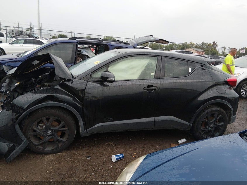 TOYOTA C-HR - zdjęcie 14