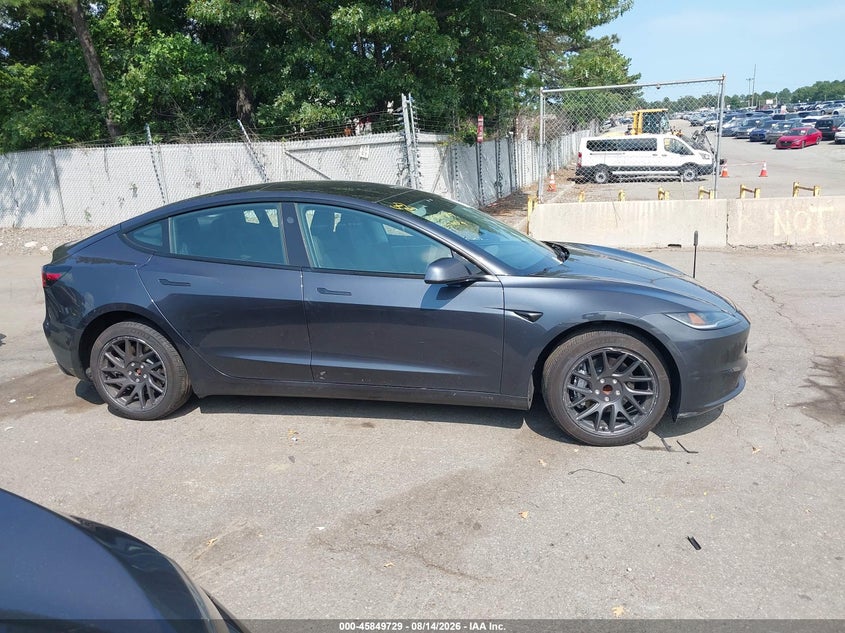 TESLA MODEL 3 - zdjęcie 13