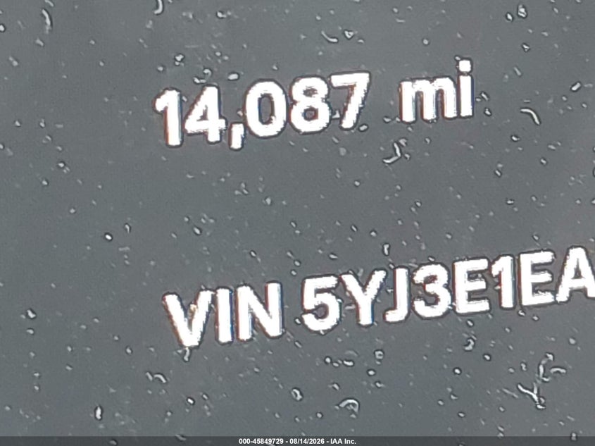 TESLA MODEL 3 - zdjęcie 15