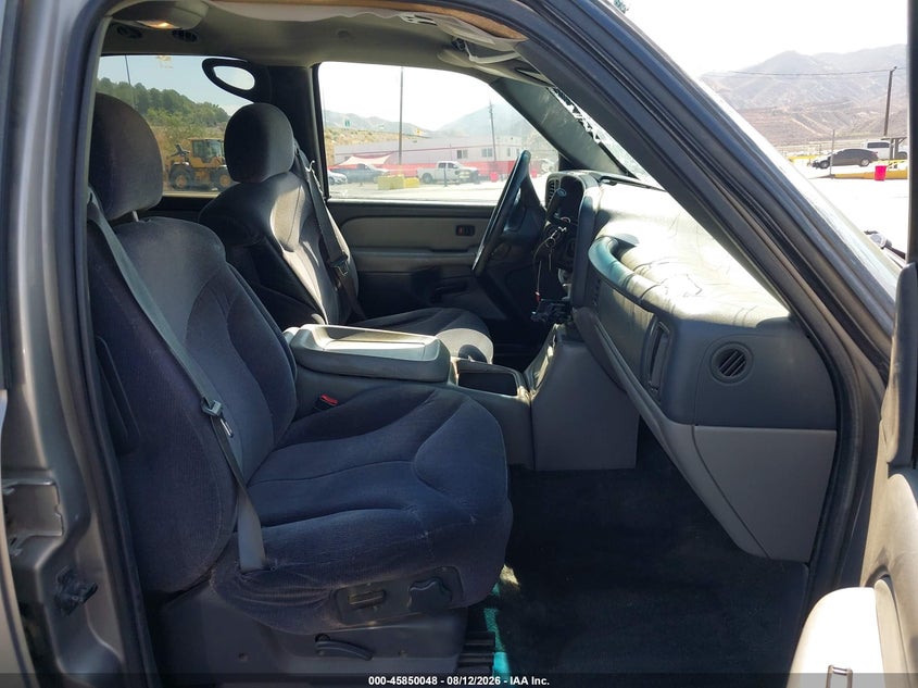 2002 GMC YUKON auction photo 5