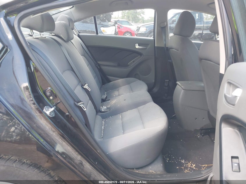 2017 KIA FORTE auction photo 8