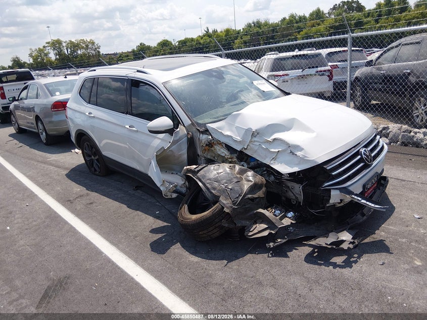 2022 VOLKSWAGEN TIGUAN auction photo 1