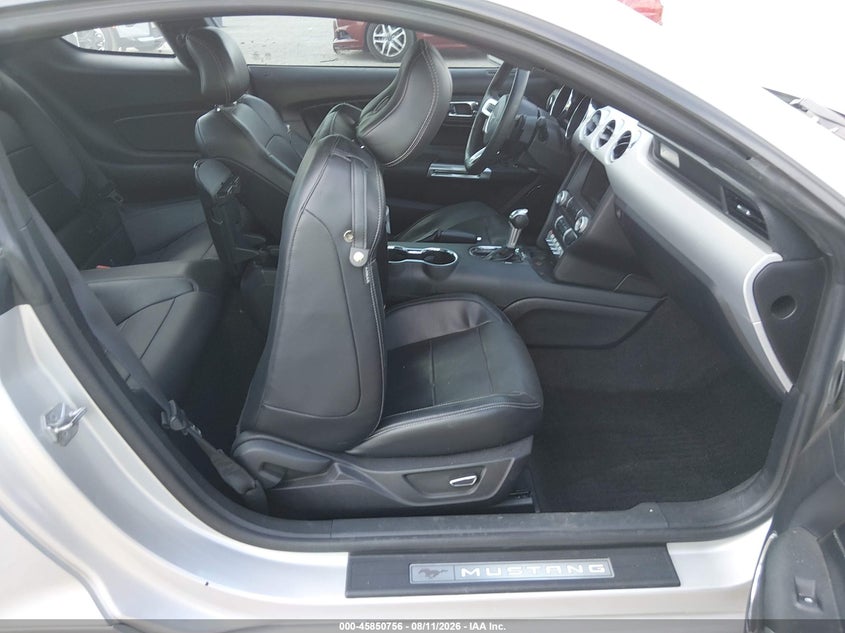 FORD MUSTANG - zdjęcie 5