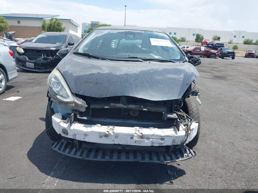 TOYOTA PRIUS C - zdjęcie 13
