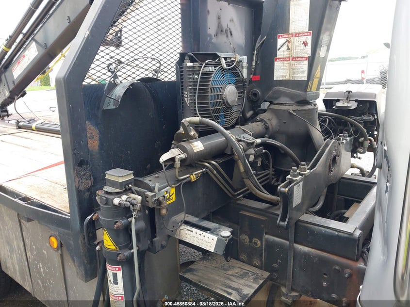 2005 FREIGHTLINER M2 auction photo 6