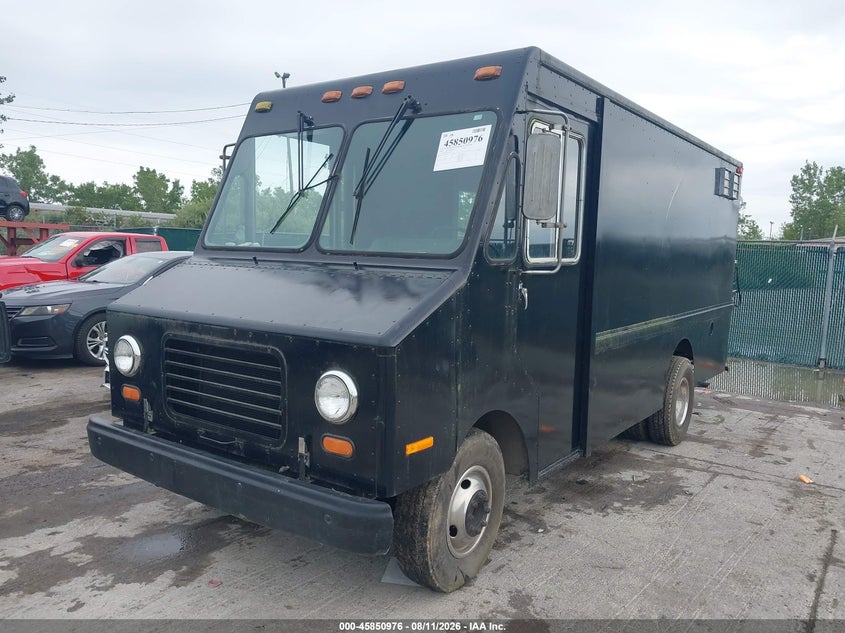 1985 CHEVROLET P30 auction photo 2
