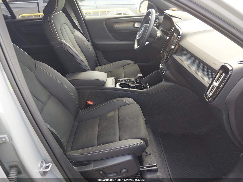 2024 VOLVO XC40 auction photo 5