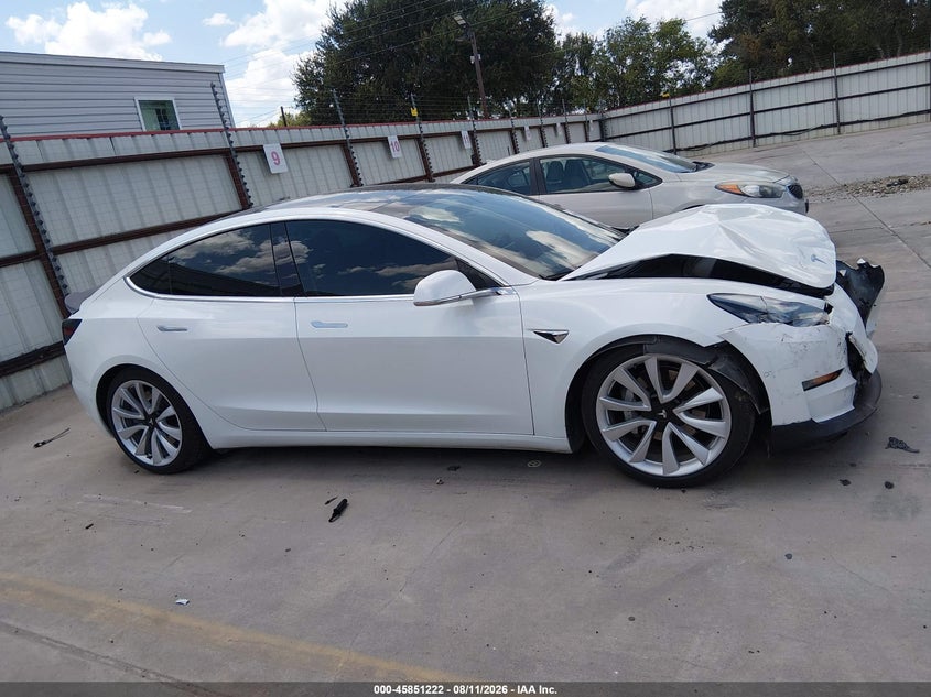 TESLA MODEL 3 - zdjęcie 13