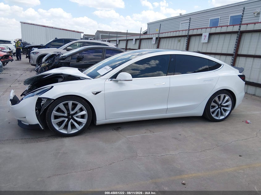 TESLA MODEL 3 - zdjęcie 14