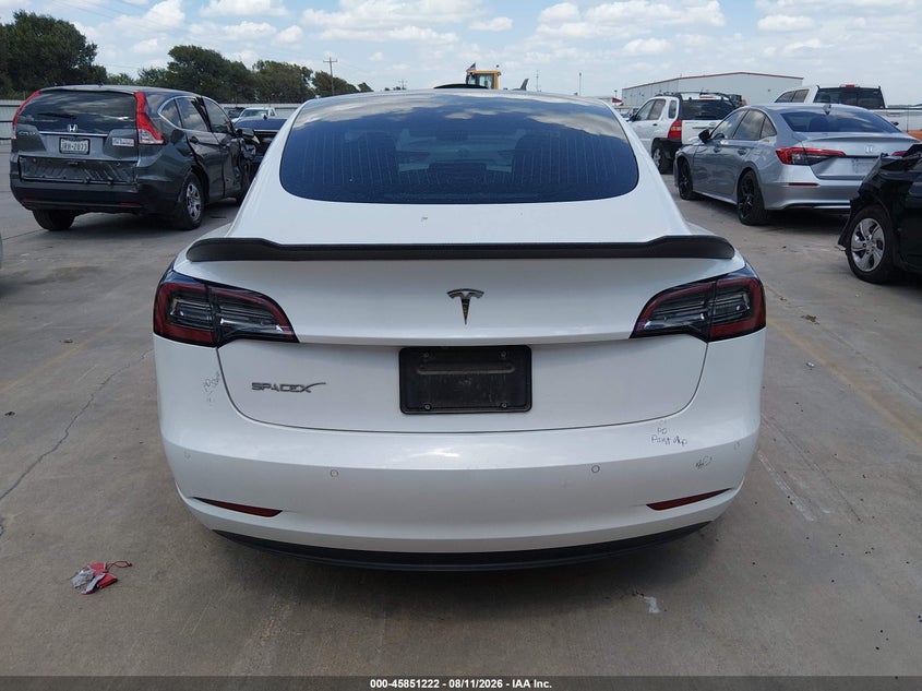 TESLA MODEL 3 - zdjęcie 16