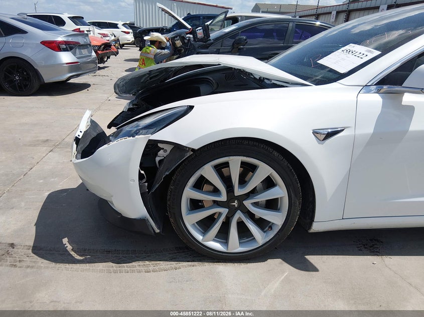TESLA MODEL 3 - zdjęcie 20